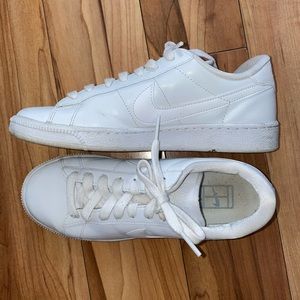 Women’s Nike White Sneakers 7.5